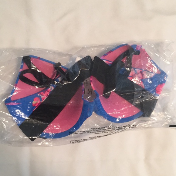 Victoria Secret PINK Wear Everywhere Push-Up Bra - Picture 7 of 8